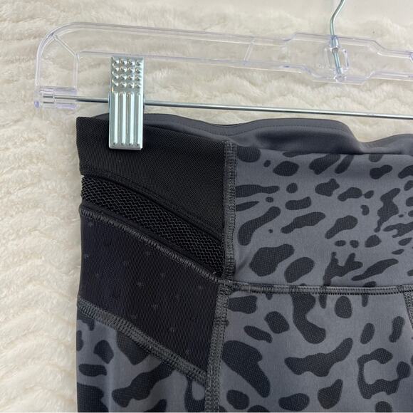 Lululemon Black Grey Just Breathe Crop Capri Leopard Print Leggings Womens 4 - Picture 6 of 16